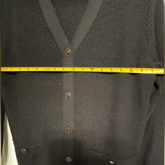 1990s Vintage St. John V-Neck Cardigan - Picture 5 of 8